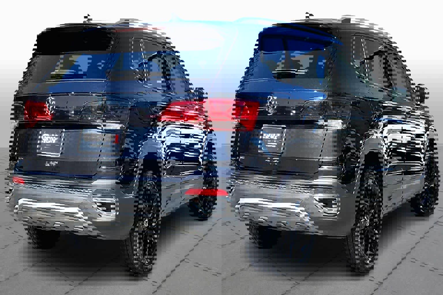 Used 2023 Volkswagen Taos SE w/ Panoramic Sunroof Package image 13