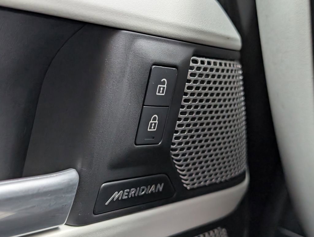 Used 2024 Land Rover Defender 130 S image 27
