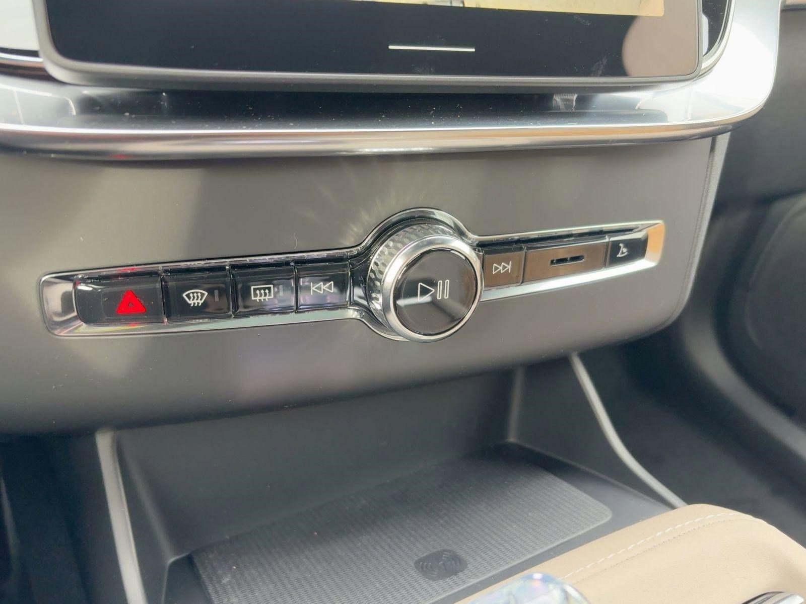 New 2026 Volvo XC90 T8 Plus w/ Protection Package Premier image 19