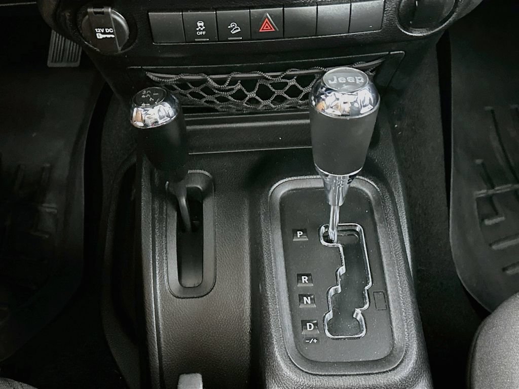 Used 2015 Jeep Wrangler Sport w/ Connectivity Group AWD/4WD image 16