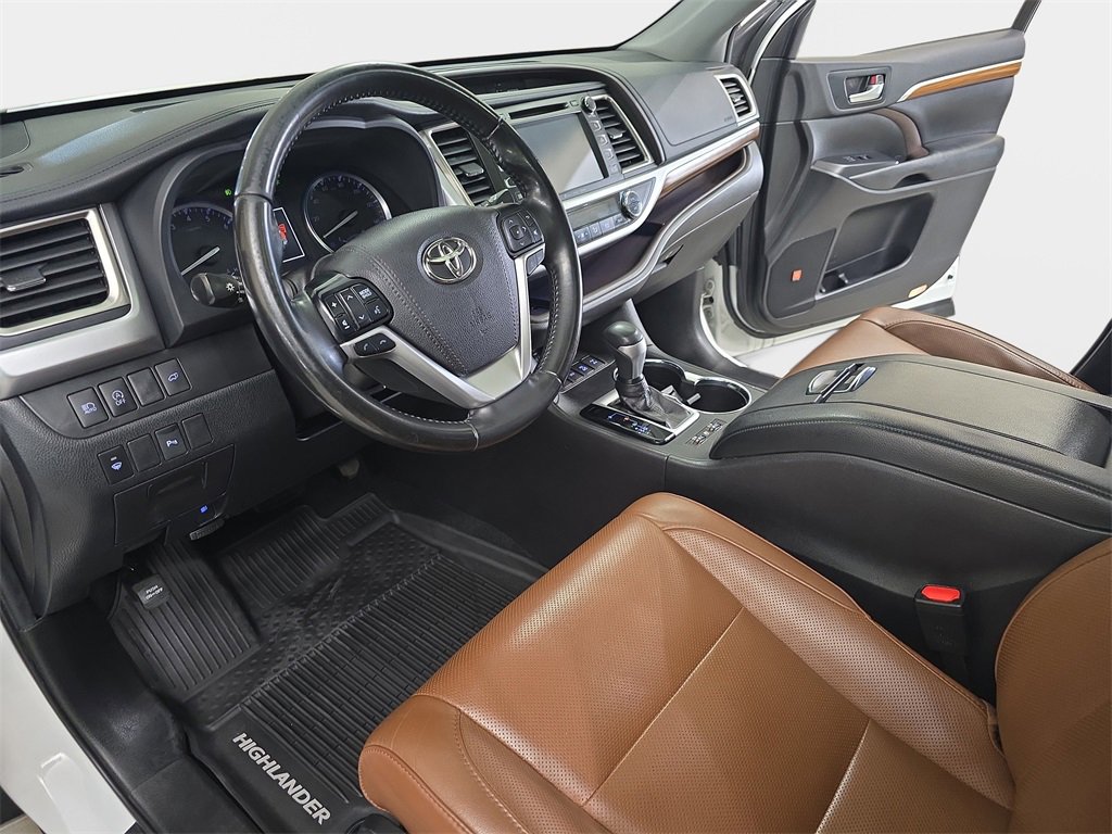 Used 2019 Toyota Highlander Limited image 19