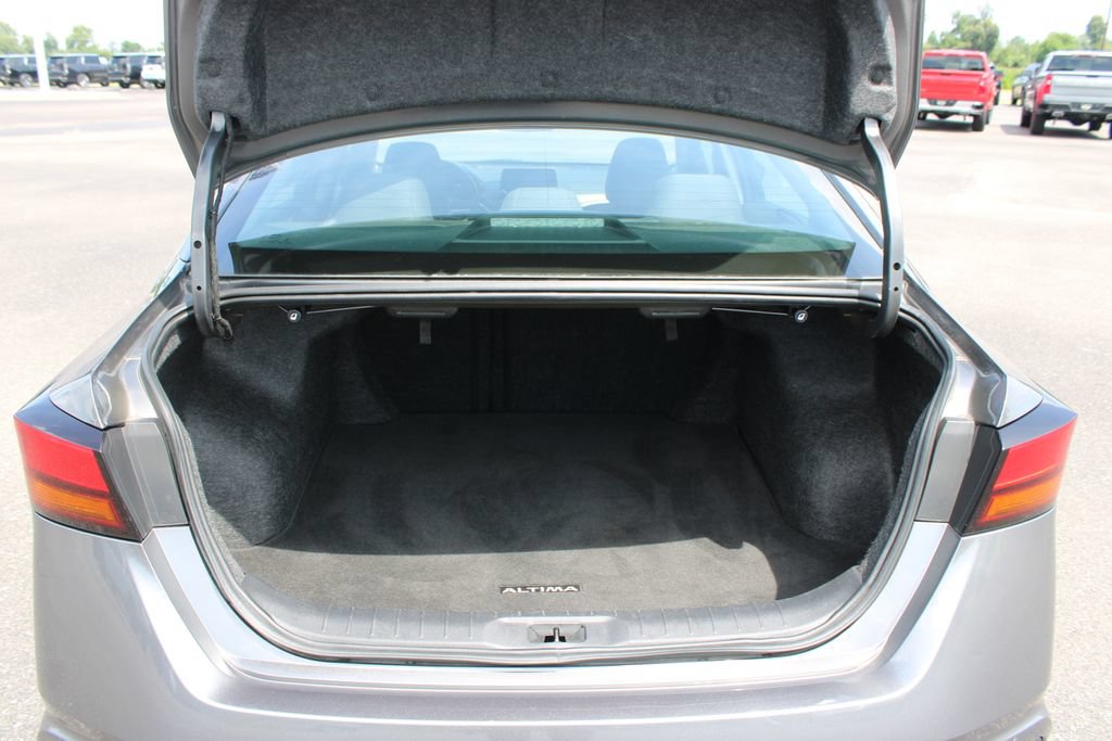 Used 2024 Nissan Altima 2.5 SV FWD image 17