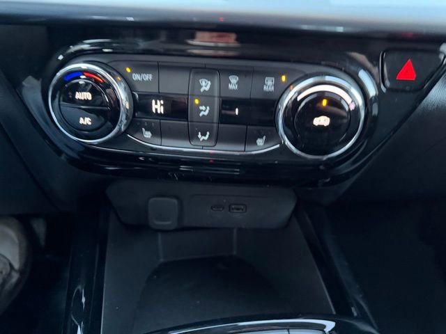 Used 2025 Chevrolet Trax LT w/ LT Convenience Package image 27