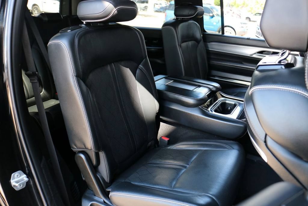 Used 2022 Jeep Grand Wagoneer Series II AWD/4WD image 31