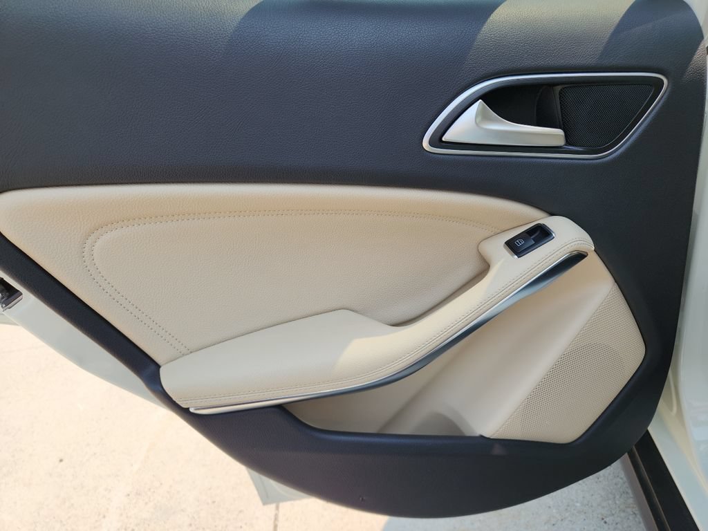 Used 2018 Mercedes-Benz GLA 250 4MATIC image 33