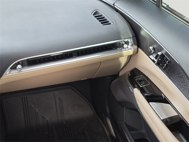 New 2025 Cadillac Lyriq Luxury image 16