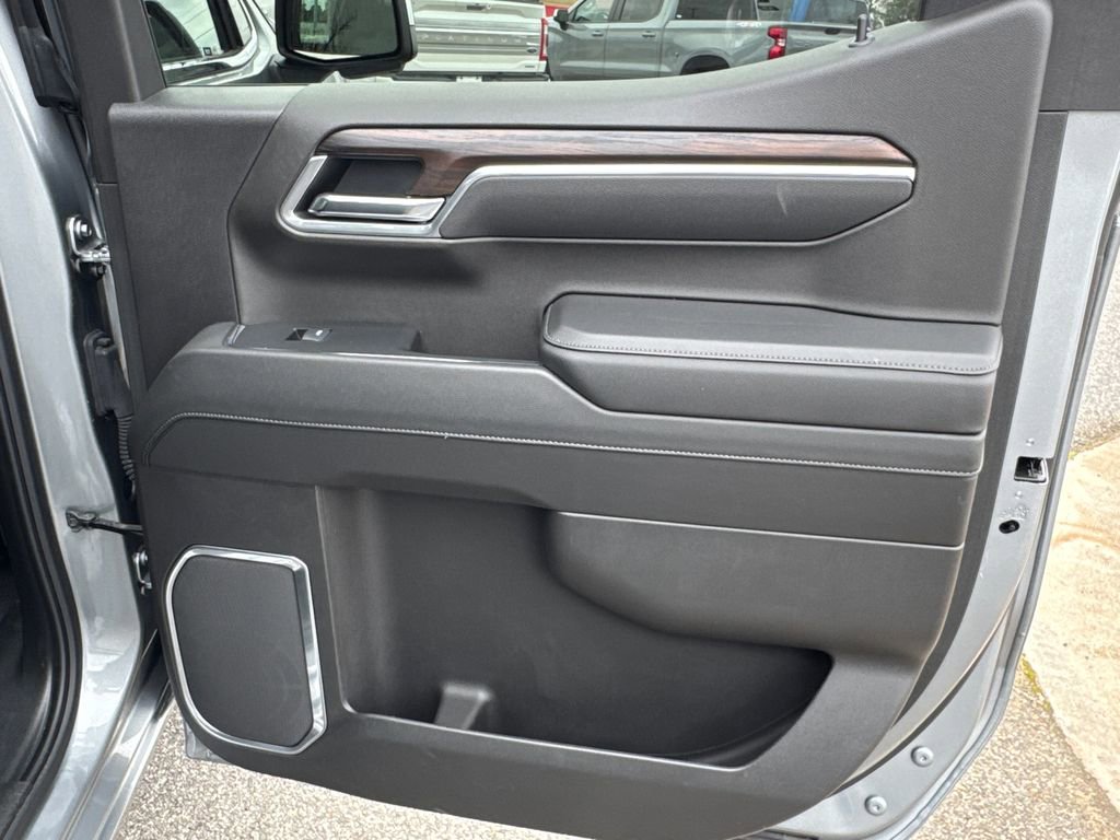 Used 2025 GMC Sierra 1500 SLT AWD/4WD image 18