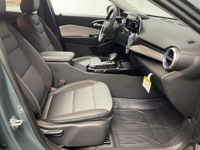 New 2026 Chevrolet Trax LT w/ Midnight Edition FWD image 23