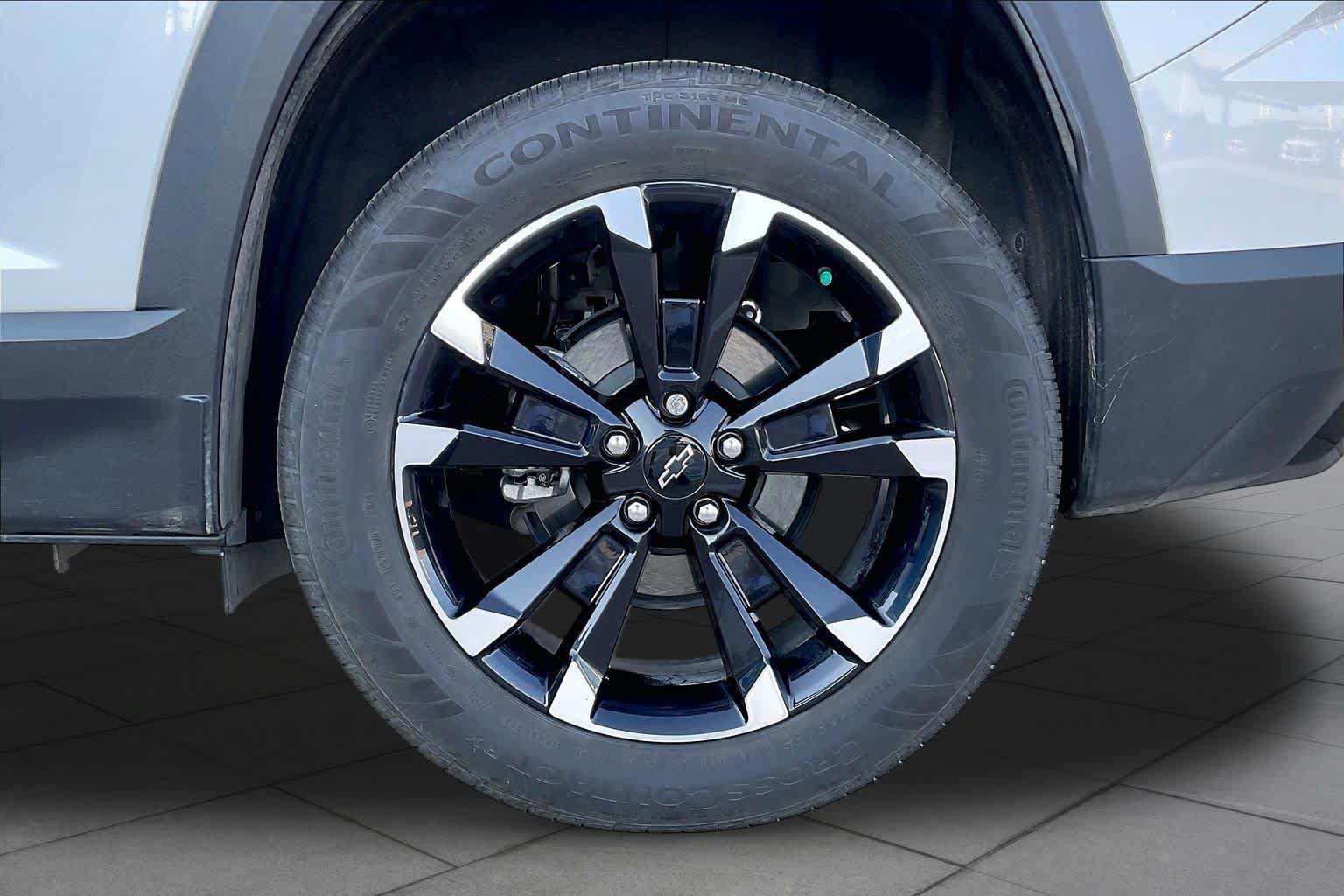 Certified 2025 Chevrolet Equinox RS w/ Safety and Technology Package AWD/4WD image 12