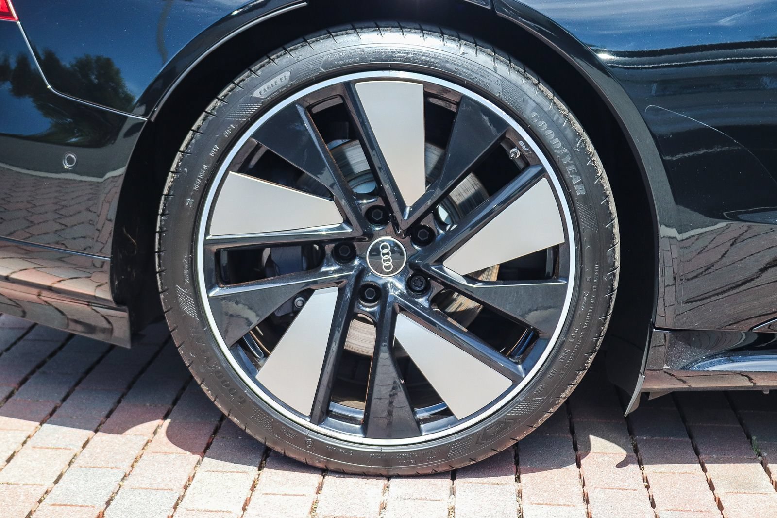 Used 2023 Audi e-tron GT Prestige AWD/4WD image 8