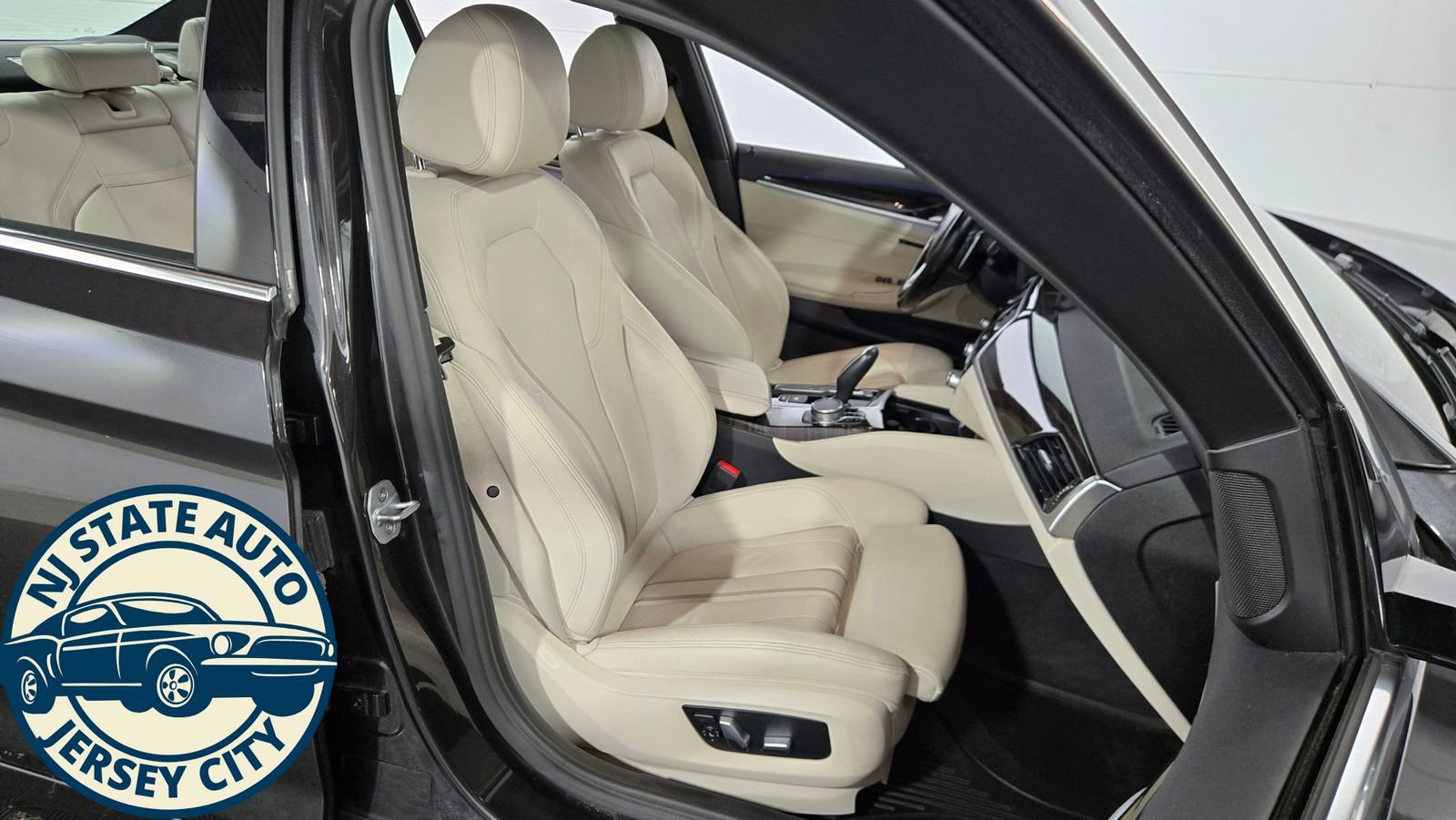 Used 2018 BMW 530e xDrive w/ Premium Package 2 image 38