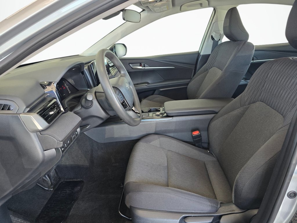 Used 2025 Toyota Camry LE FWD image 18