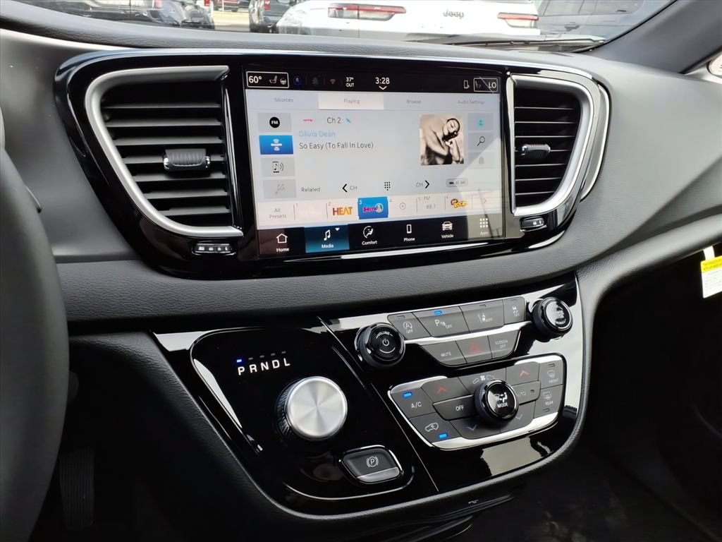 New 2026 Chrysler Voyager LX FWD image 20