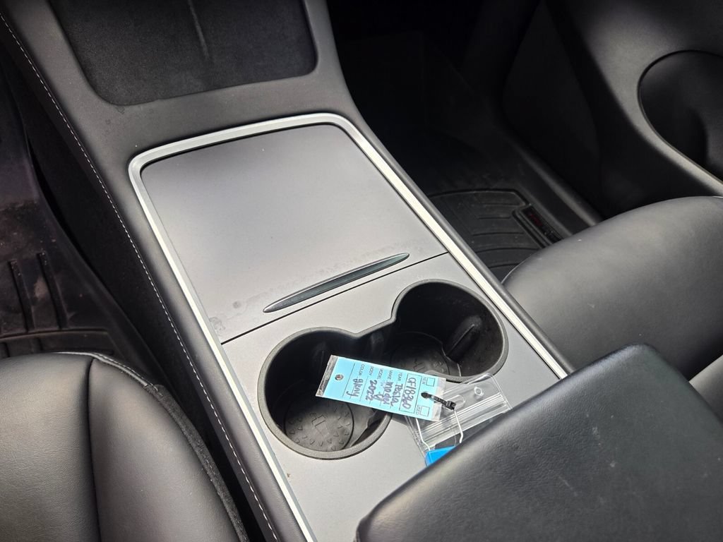 Used 2022 Tesla Model Y Long Range AWD/4WD image 27