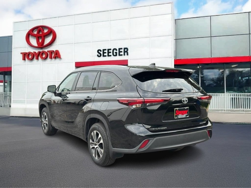Used 2025 Toyota Highlander XLE AWD/4WD image 7