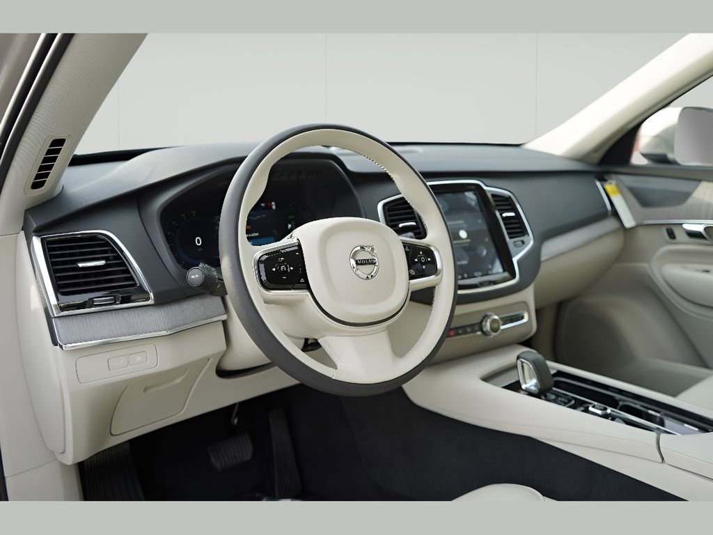 New 2025 Volvo XC90 T8 Plus w/ Protection Package Premier image 10