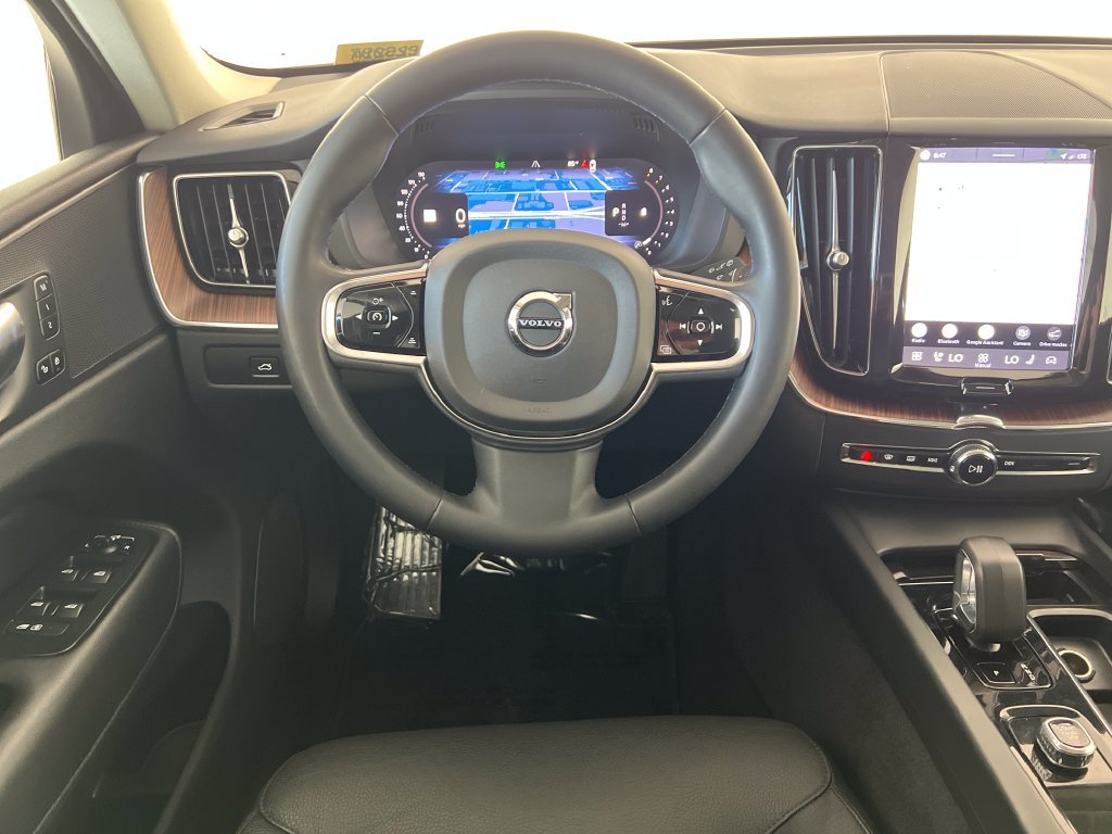 Used 2023 Volvo XC60 B5 Plus AWD/4WD image 16