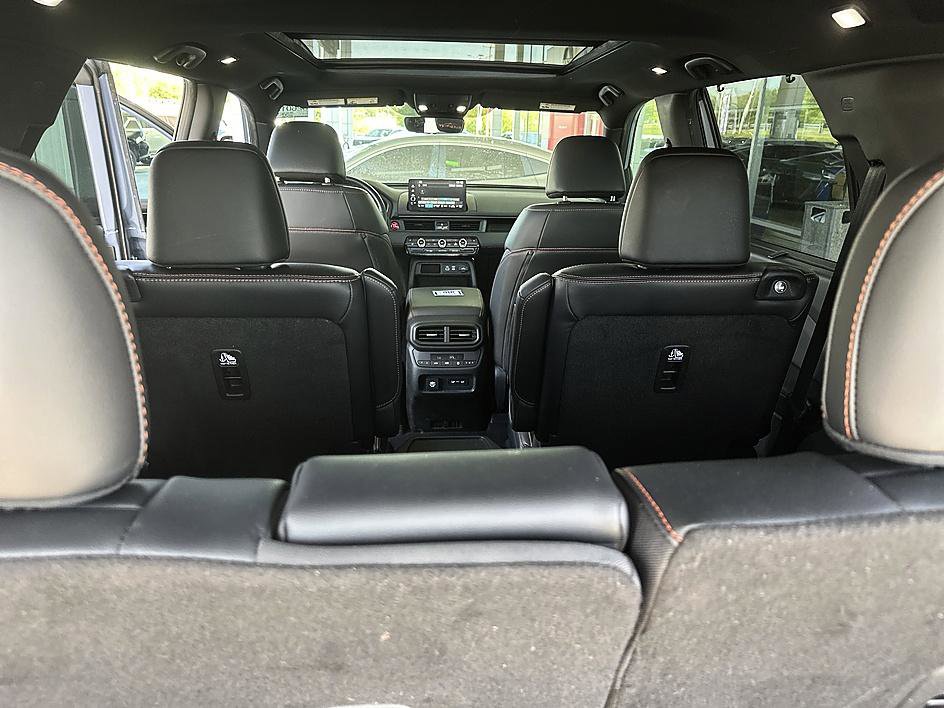 Used 2024 Honda Pilot TrailSport image 24