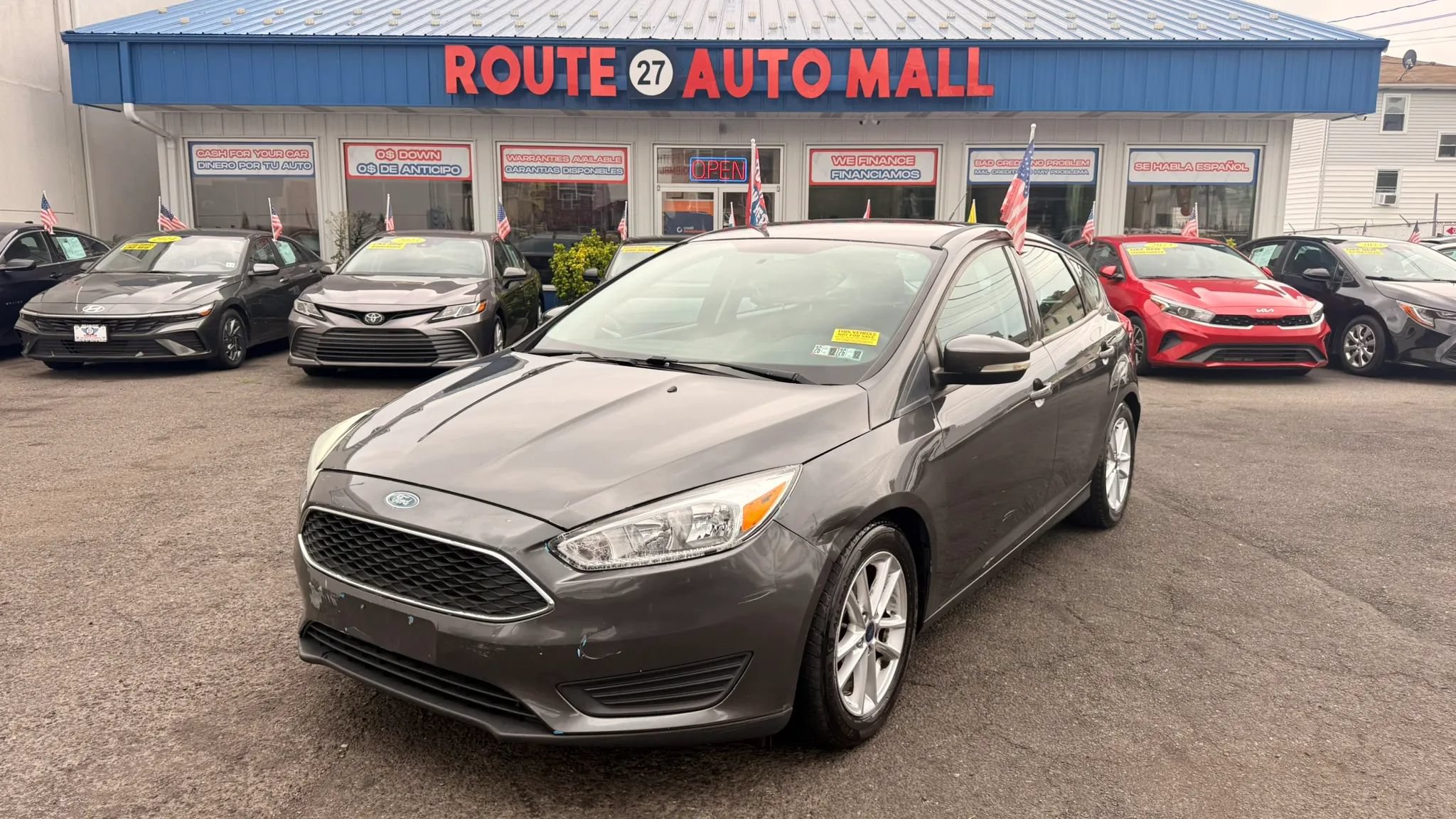 Used 2016 Ford Focus SE FWD image 1