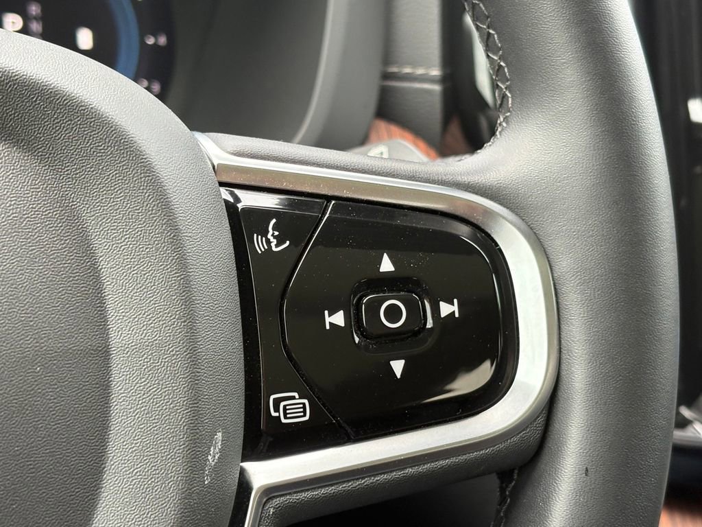 Used 2023 Volvo XC60 B5 Ultimate w/ Climate Package image 19