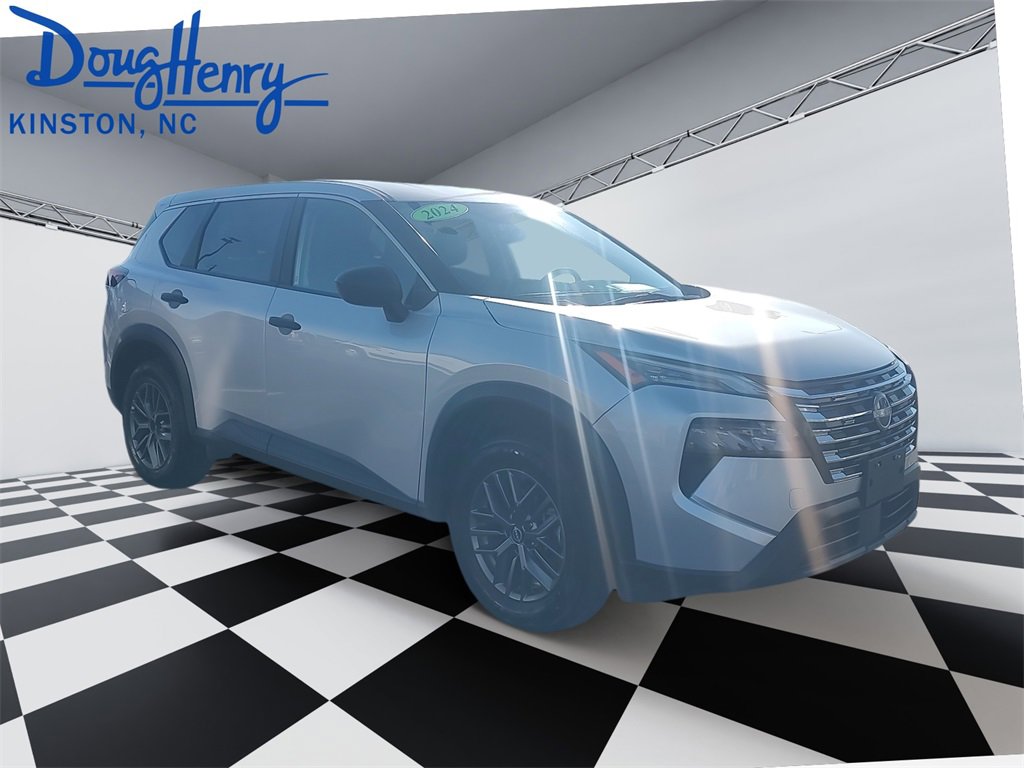 Used 2024 Nissan Rogue S image 7