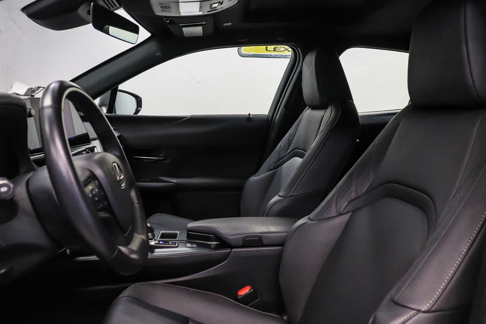 Certified 2025 Lexus UX 300h FWD image 18
