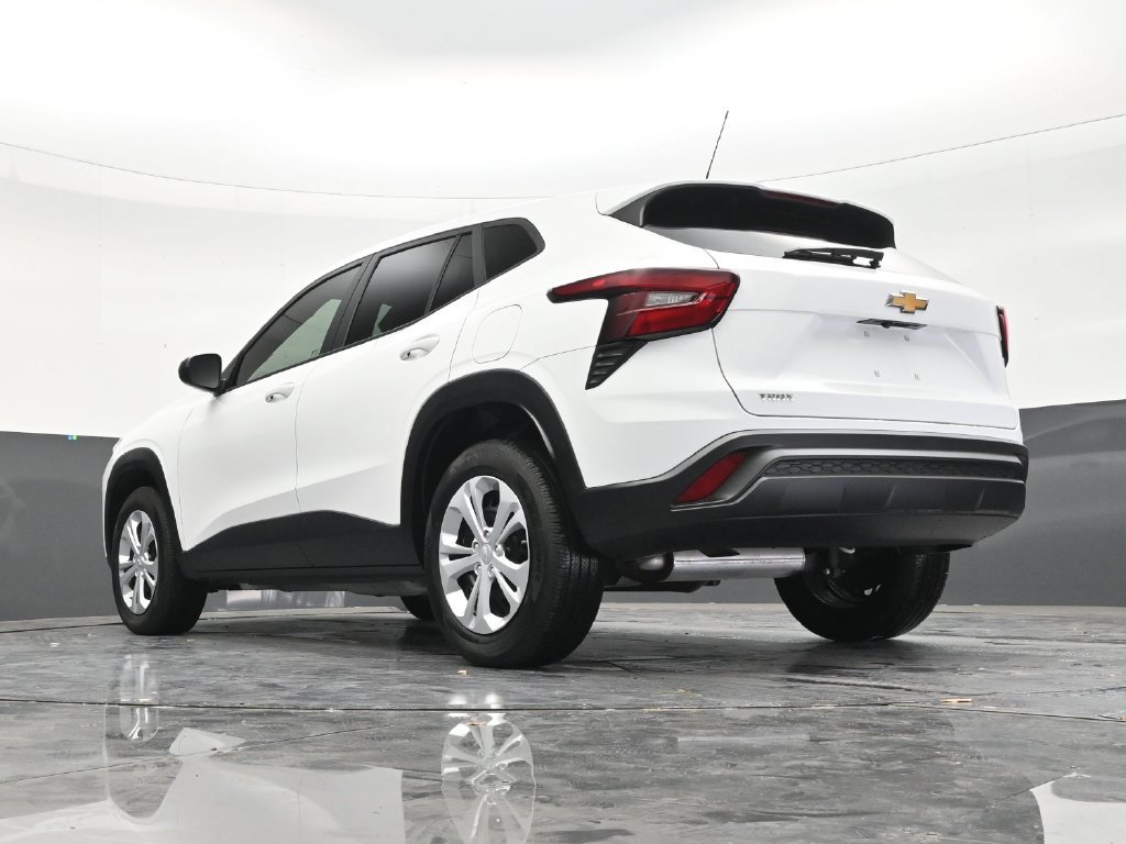 Used 2024 Chevrolet Trax LS FWD image 22