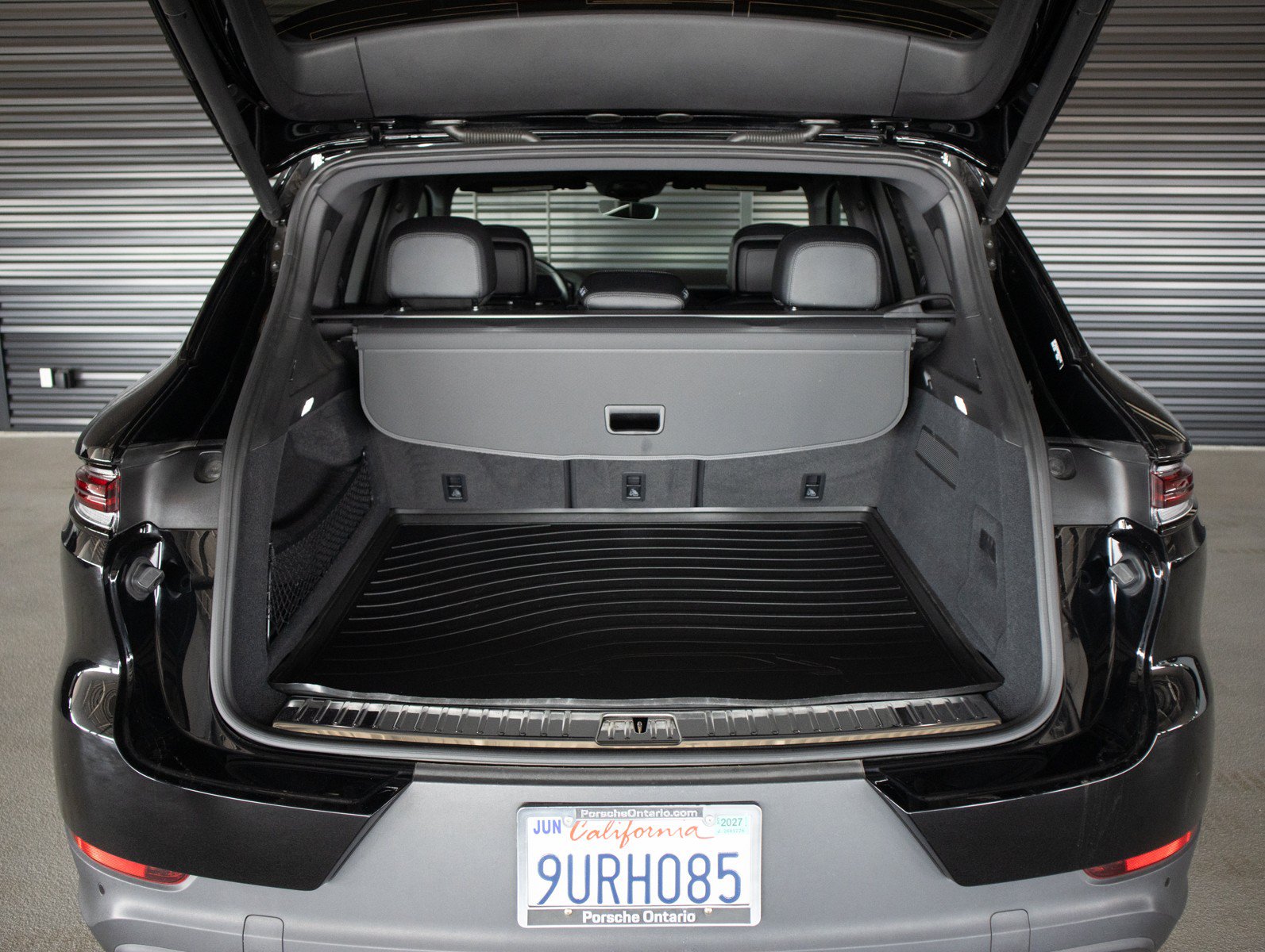 Certified 2024 Porsche Cayenne AWD/4WD image 27
