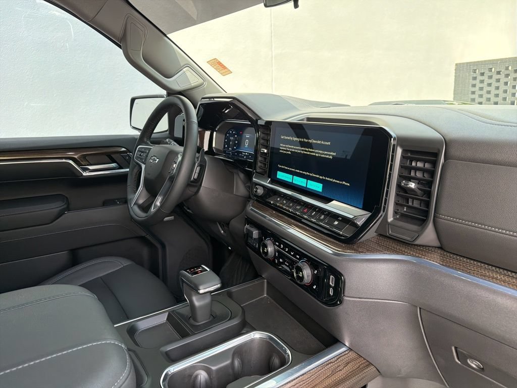 Used 2024 Chevrolet Silverado 1500 LT Trail Boss w/ LT Trail Boss Premium Package AWD/4WD image 43