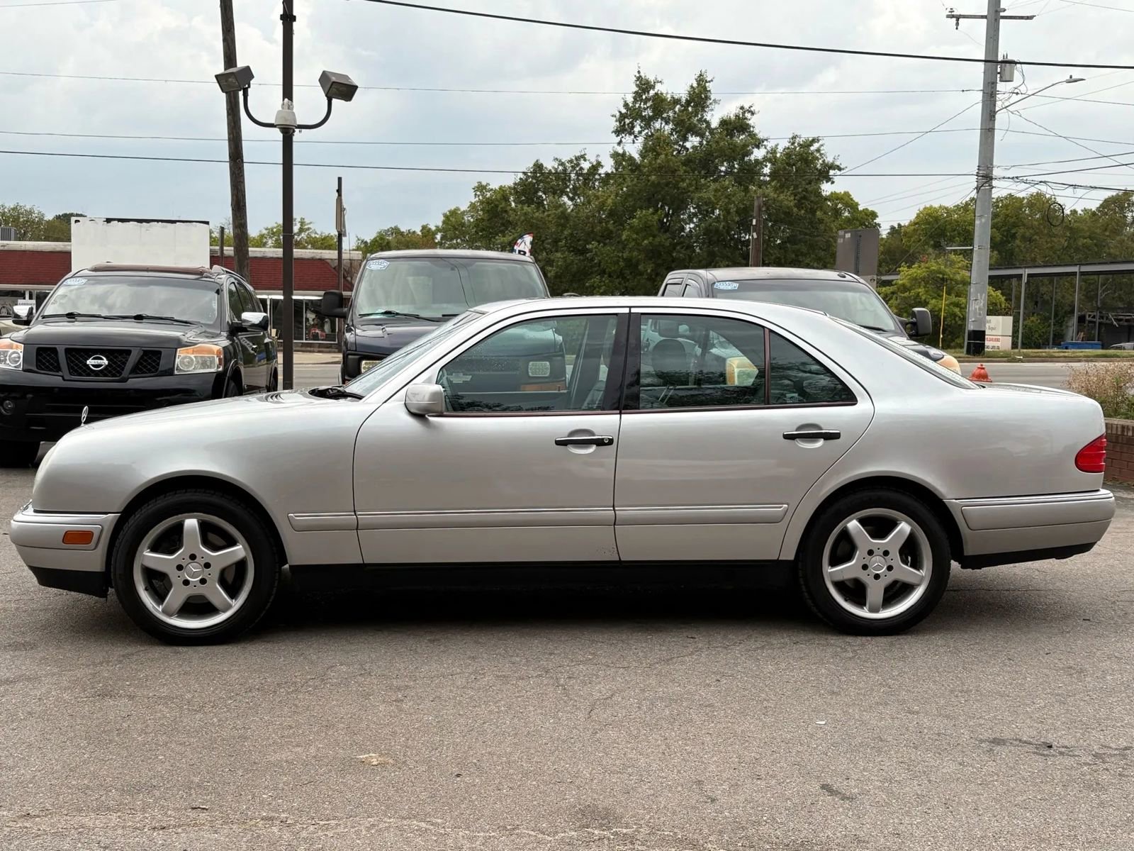 Used 1999 Mercedes-Benz E 320 Sedan image 3