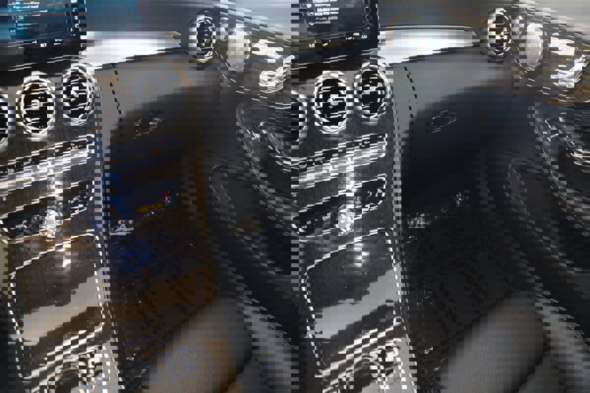 Used 2021 Mercedes-Benz C 300 4MATIC Cabriolet image 45