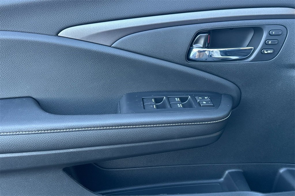 New 2025 Honda Ridgeline RTL image 11