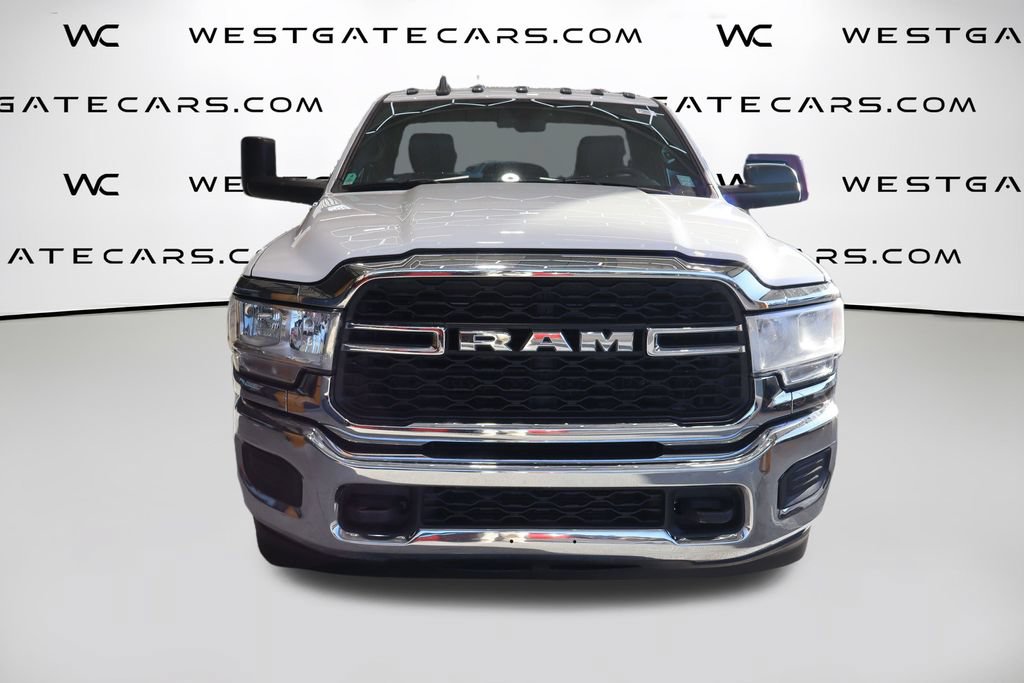 Used 2022 RAM 3500 Tradesman w/ Chrome Appearance Group RWD image 4