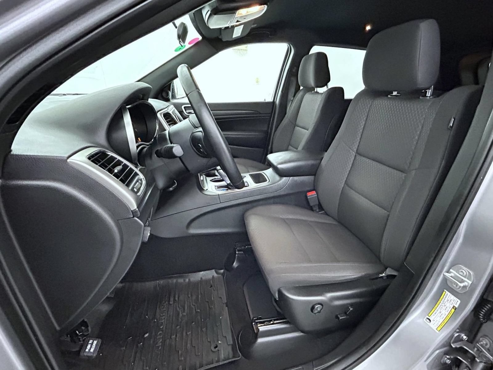 Used 2019 Jeep Grand Cherokee Laredo AWD/4WD image 10