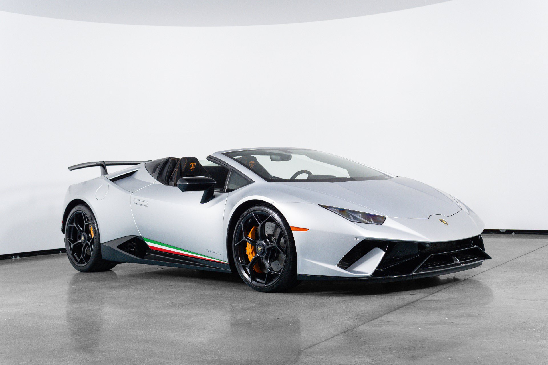 Used 2018 Lamborghini Huracan Performante AWD/4WD image 37