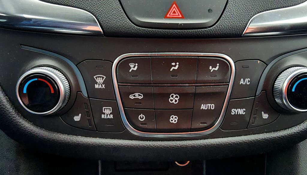 Used 2019 Chevrolet Equinox LT image 36