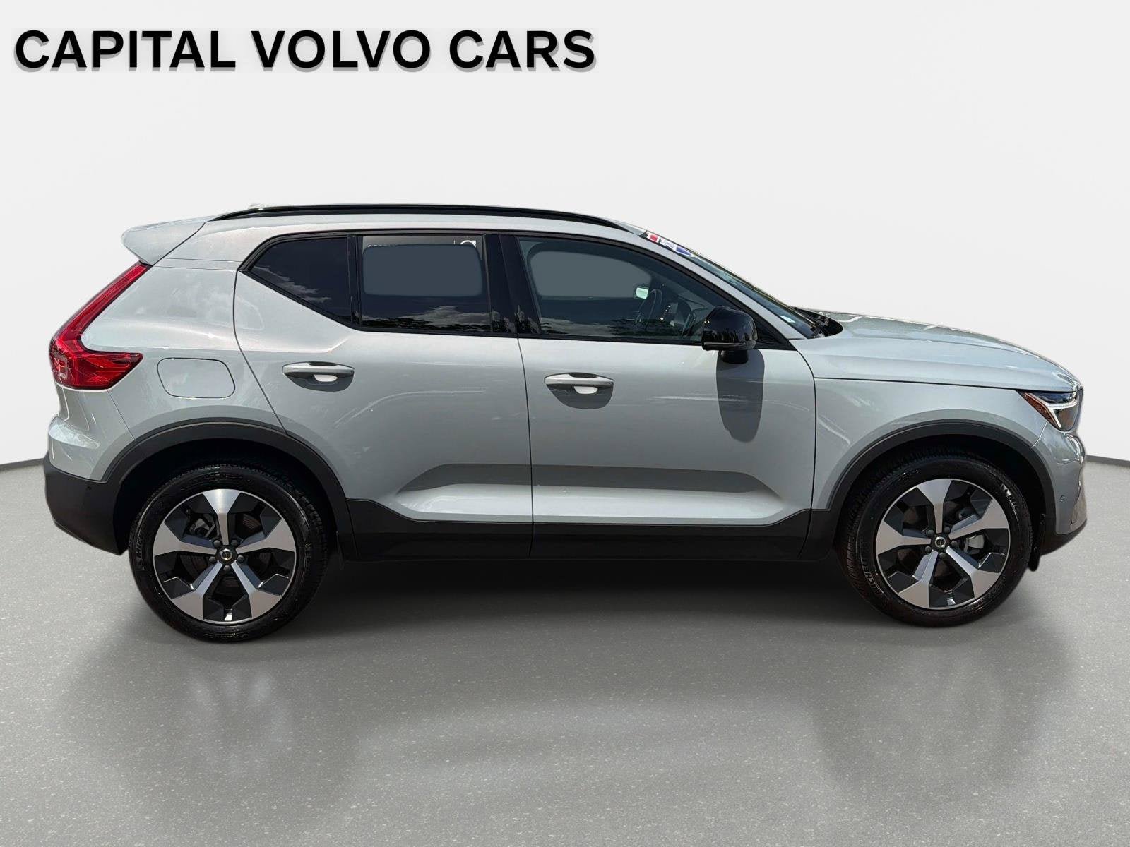 Used 2026 Volvo XC40 B5 Plus AWD/4WD image 4