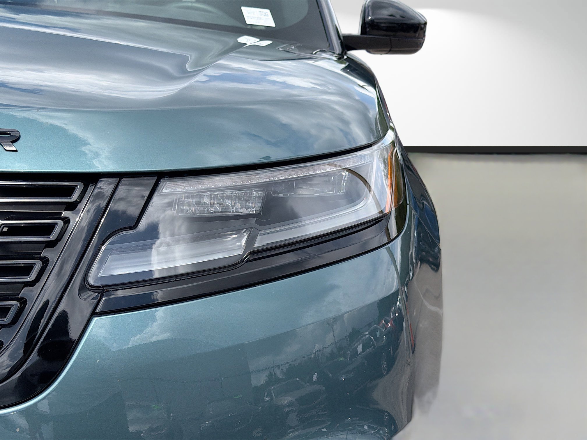 Used 2026 Land Rover Range Rover Velar Dynamic SE image 9