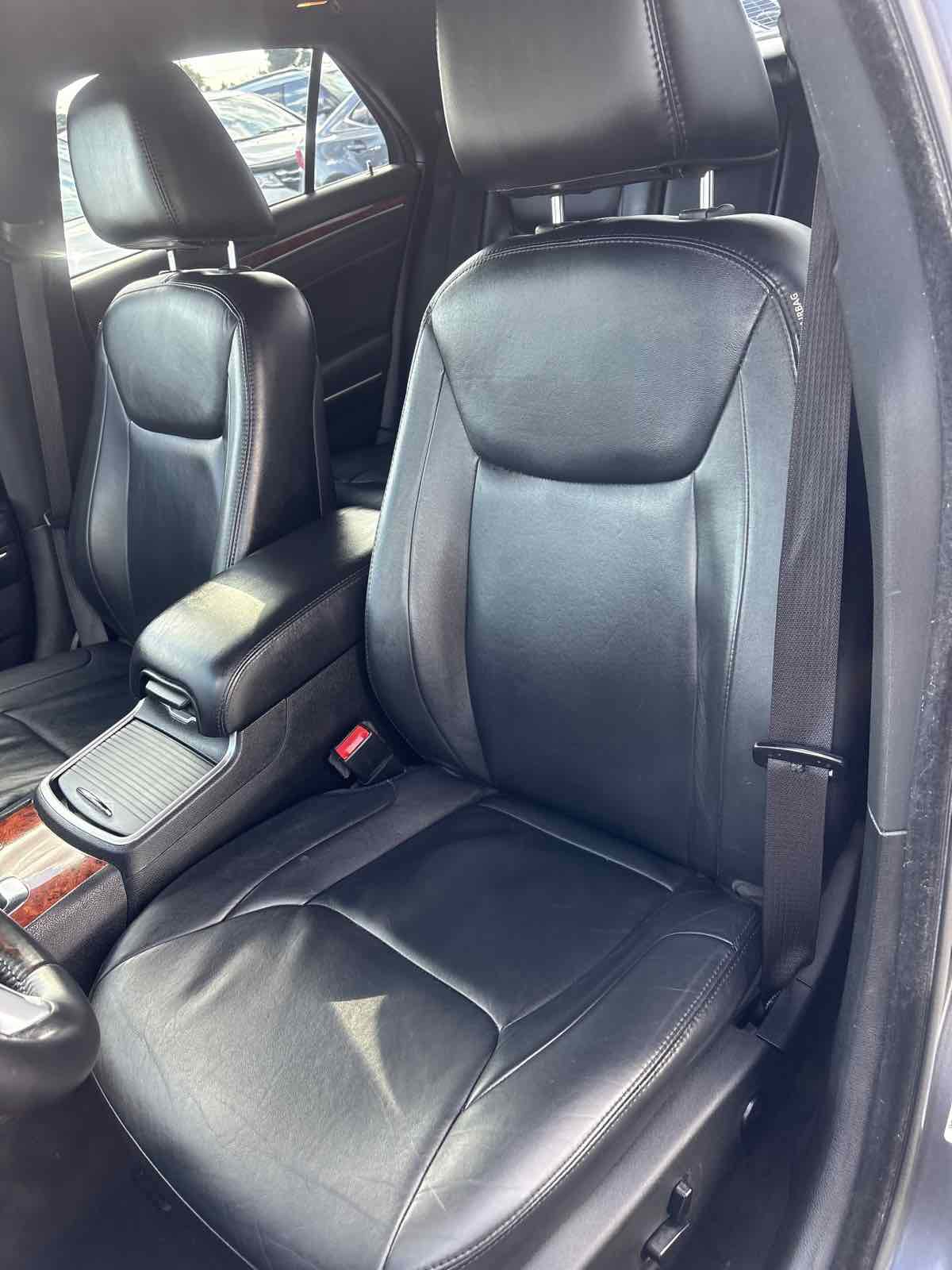 Used 2014 Chrysler 300 image 7