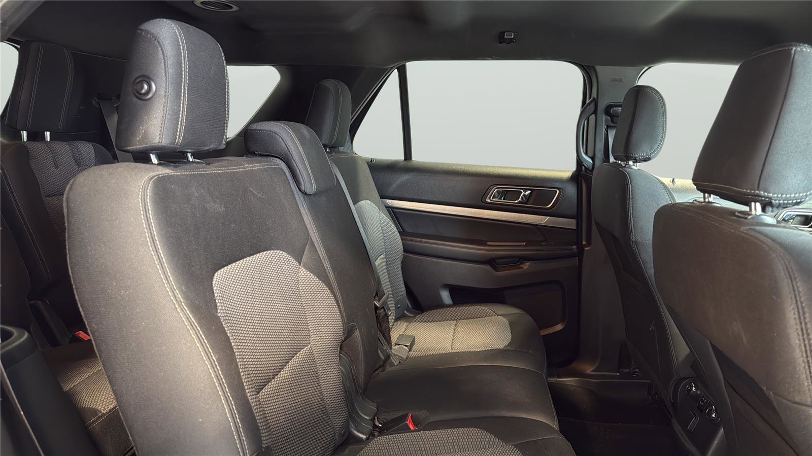 Used 2018 Ford Explorer XLT w/ Equipment Group 201A AWD/4WD image 15