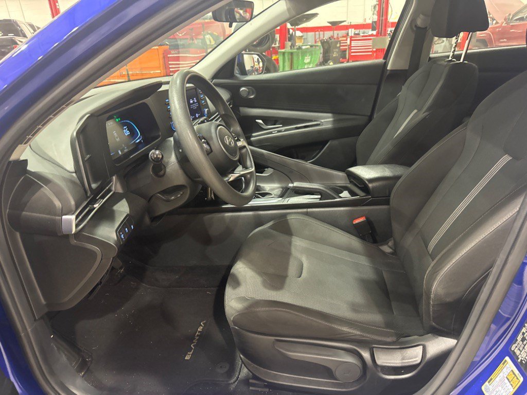 Used 2024 Hyundai Elantra SE FWD image 10