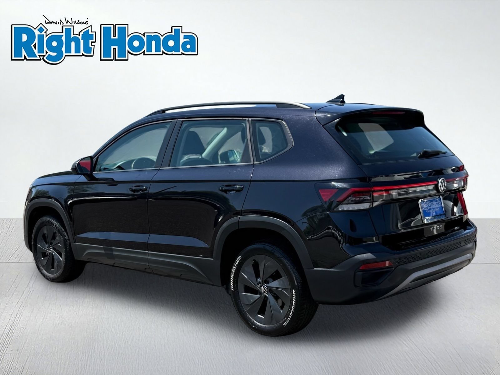 Used 2025 Volkswagen Taos S FWD image 4