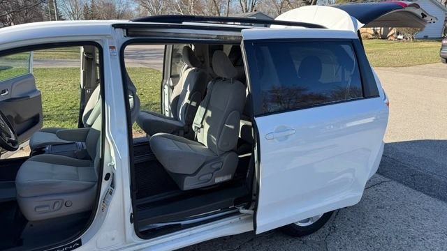 Used 2019 Toyota Sienna LE image 6