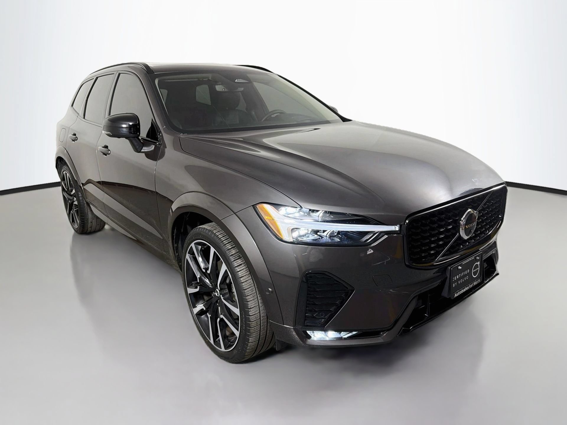 Used 2024 Volvo XC60 B5 Ultimate AWD/4WD image 3