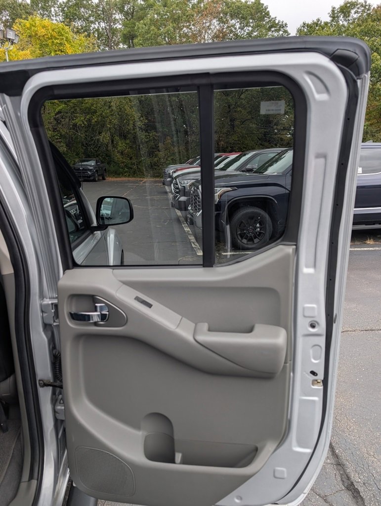 Used 2020 Nissan Frontier SV w/ SV Utility Package image 17