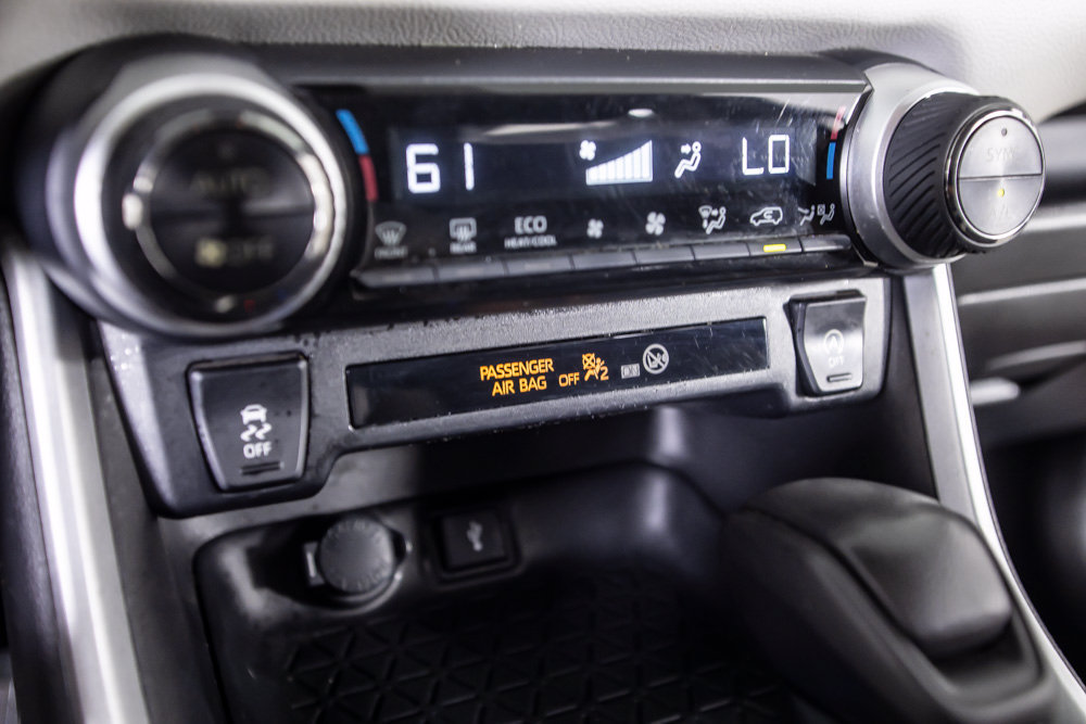 Used 2021 Toyota RAV4 XLE w/ Carpet Mat Package (TMS) FWD image 28