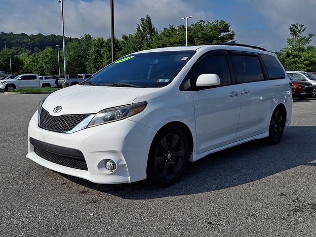 Used 2016 Toyota Sienna SE w/ SE Preferred Package FWD image 3