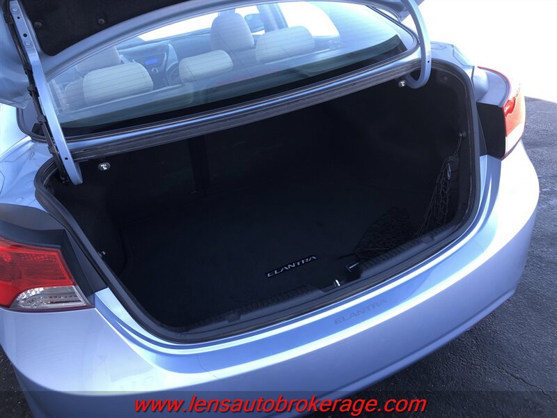 Used 2013 Hyundai Elantra GLS w/ Preferred Pkg FWD image 16