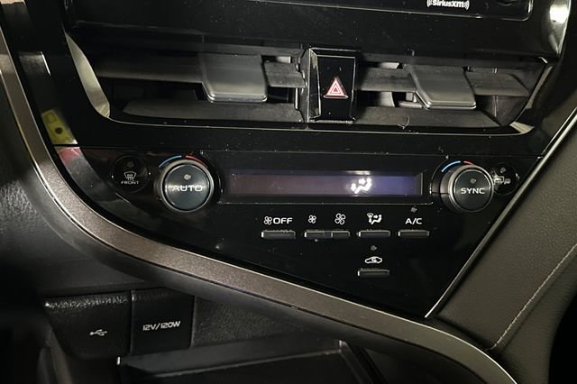 Used 2022 Toyota Camry SE image 24