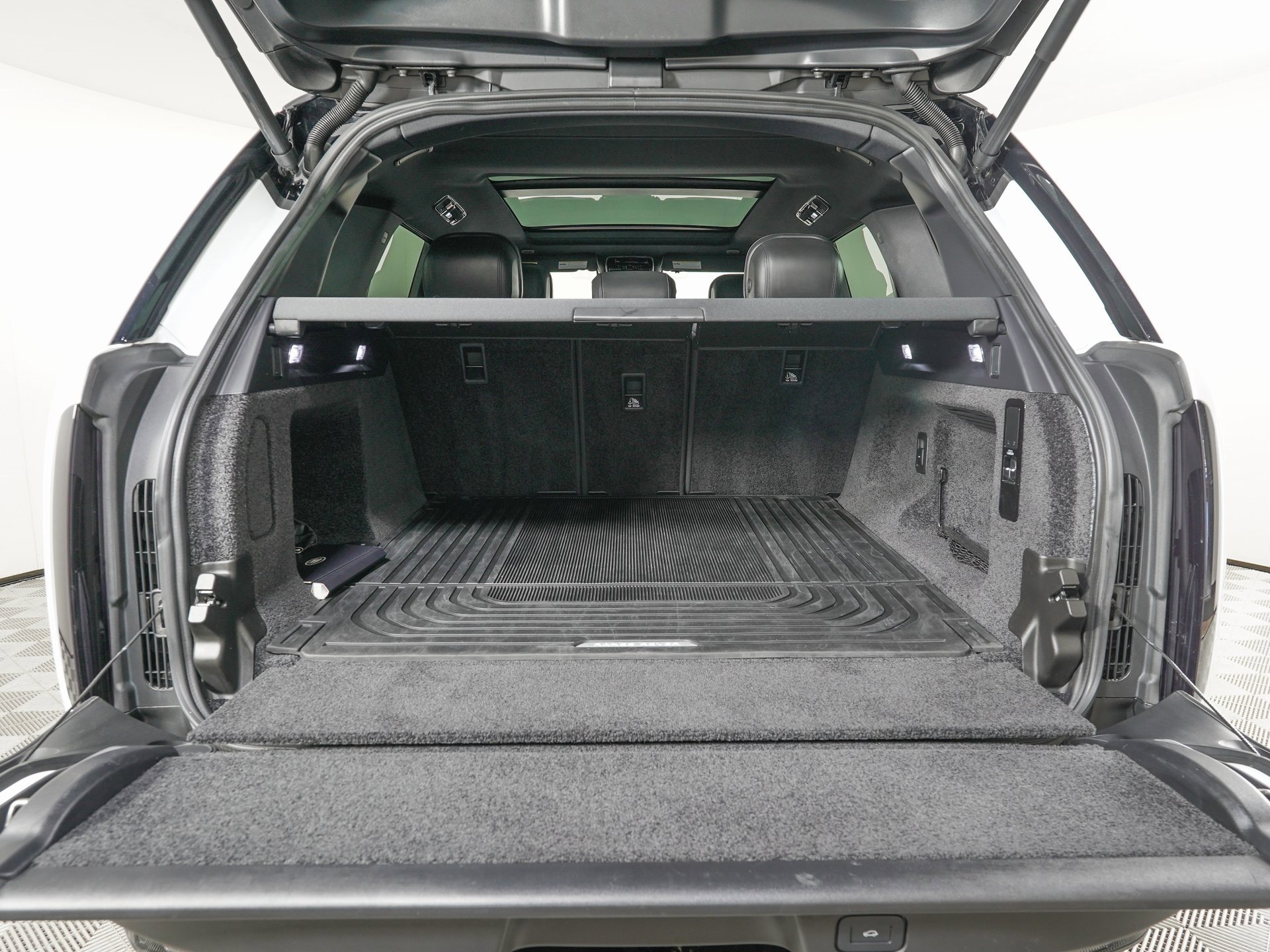 Used 2023 Land Rover Range Rover SE image 11